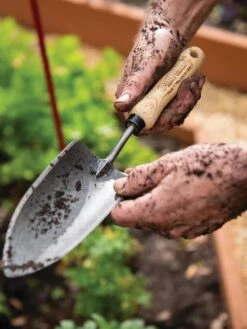 Gardener's Lifetime Trowel -Gardeners Sales Store 8586972 3242 tif